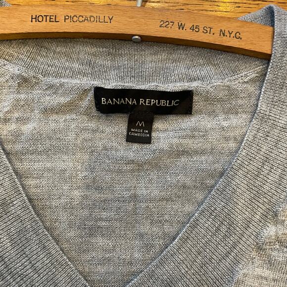 Banana Republic Gray V-Neck 100% Merino Wool Sweater Women’s Sz M EUC - Picture 3 of 9